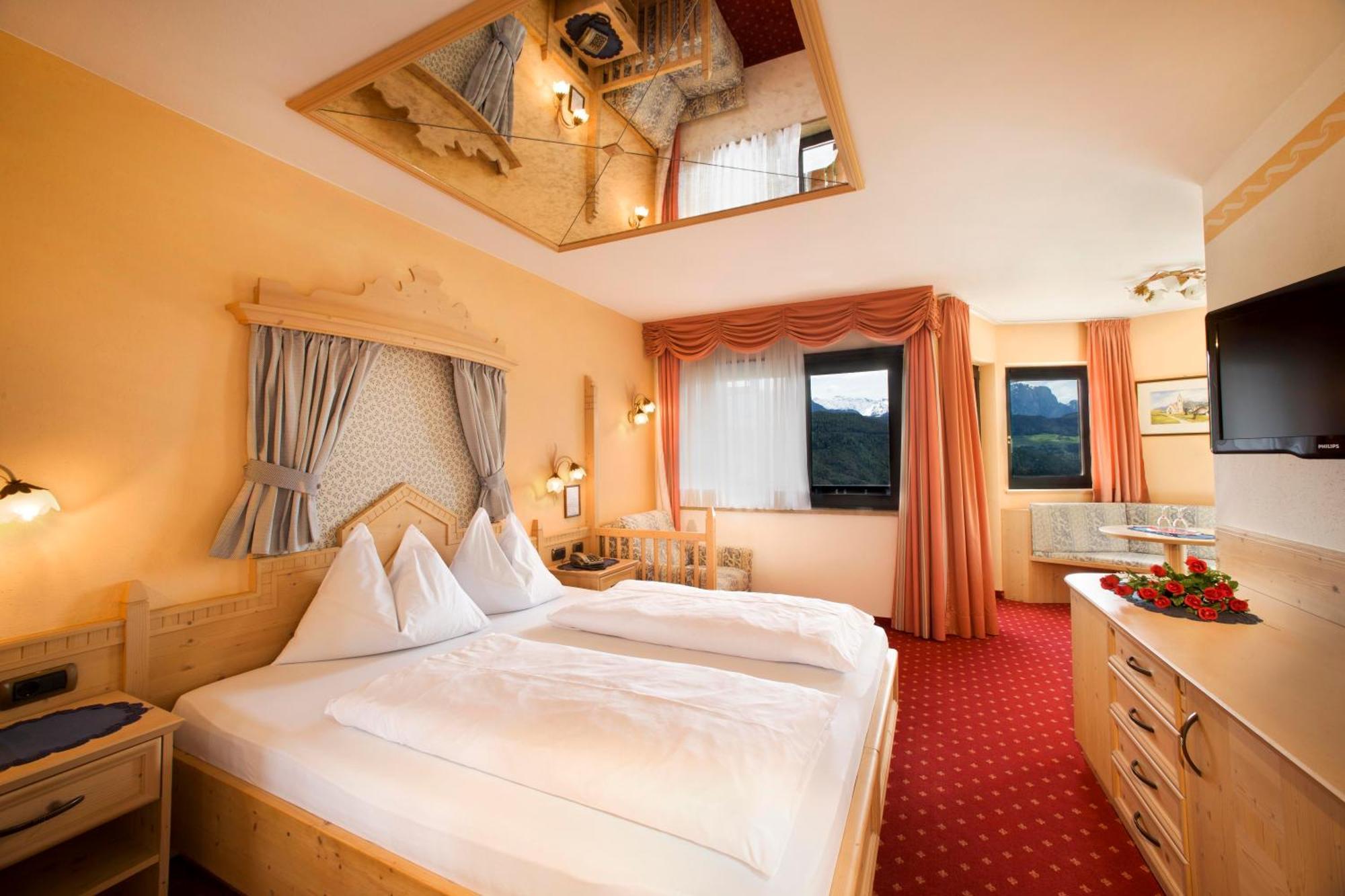 Granpanorama Hotel Stephanshof Villandro Room photo